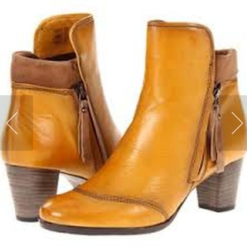 ECCO Tan Ankle Boots with Brown Accents